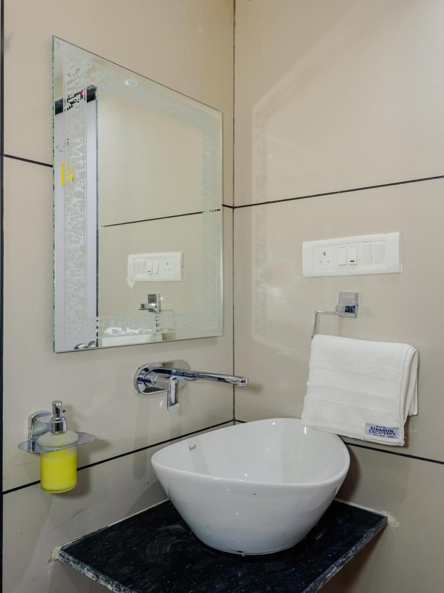 Hotel Zillion Executive Near Us Consulate Bandra Kurla Complex Mumbai Near Mumbai Airport ムンバイ エクステリア 写真